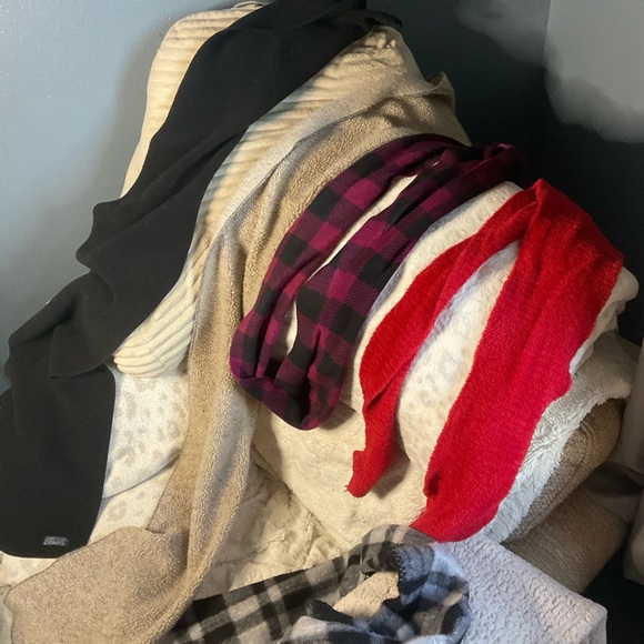 5 pc flannel sweater scarf bundle LANDS END old navy red black purple white tan - Picture 6 of 15